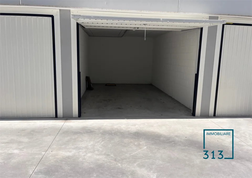 Favaro Veneto Garage di ampie dimensioni – Foto 3 di 3