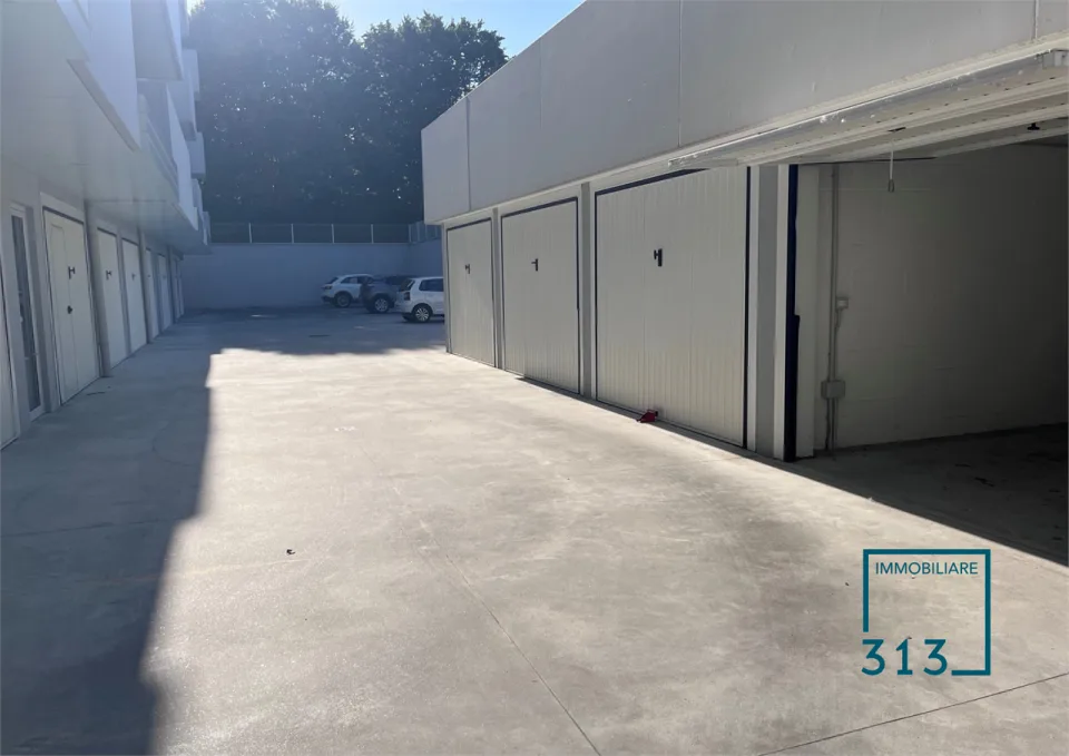 Favaro Veneto Garage di ampie dimensioni – Foto 2 di 3